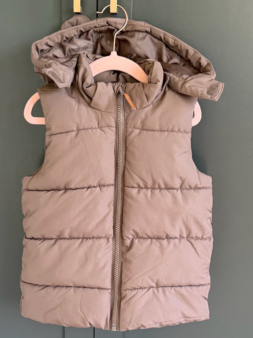 H&M Sleeveless Puffer Vest in Taupe with Bear ear hood | 3T